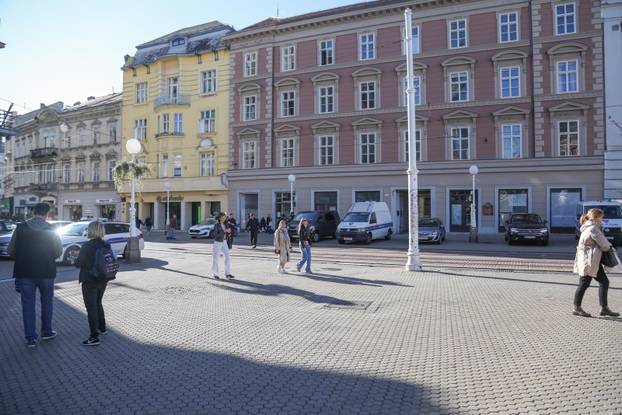 Zagreb: Policija osigurava centar grada uoči utakmice između Hrvatske i Škotske