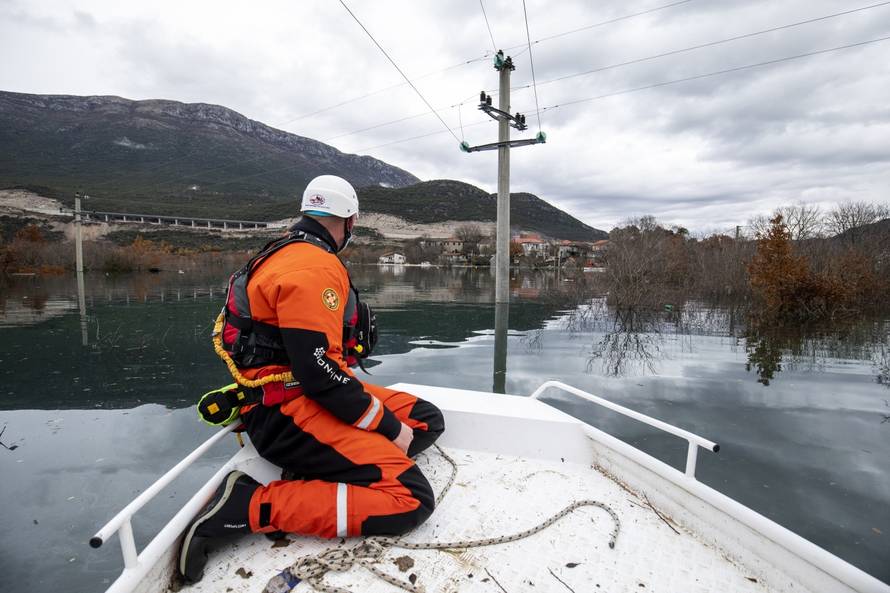 Nastavlja se borba s poplavama u Kokorićima