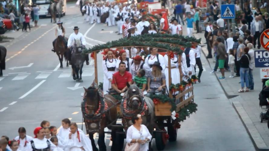 Publika je imala što za vidjeti: Seve je (pre)visoko digla nogu