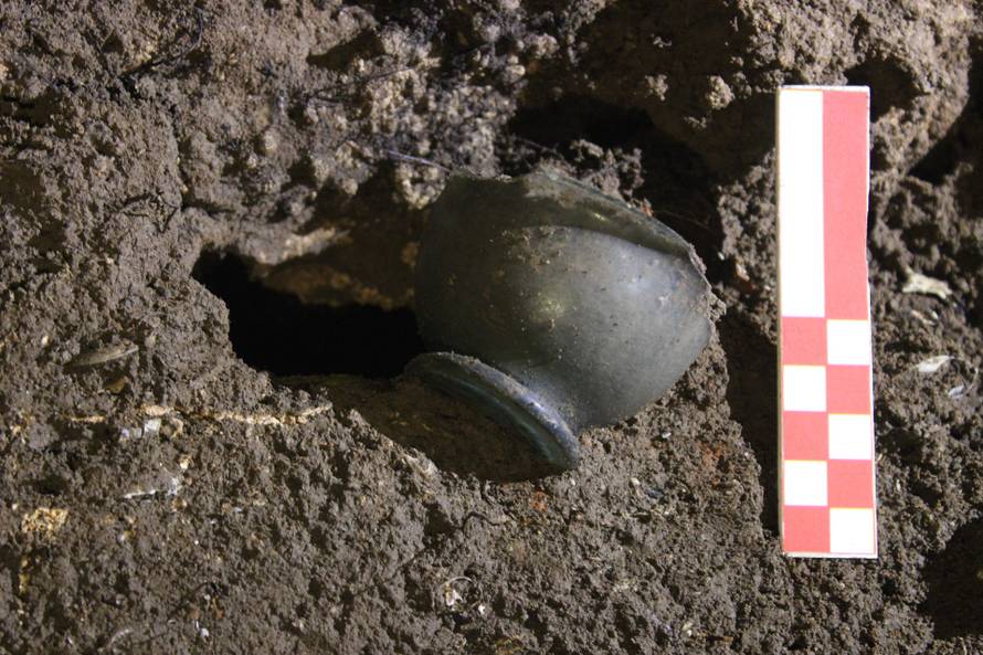 U špilji na Pelješcu pronađena terakotna glava grčke kazališne maske, pogledajte kako izgleda