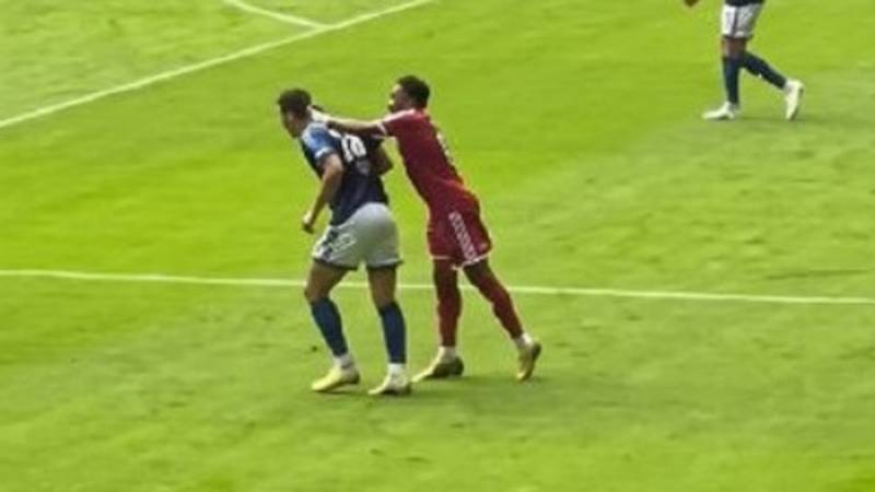 VIDEO Mbappé udario bivšeg hajdukovca pa dobro prošao: 'Inače ih baca kroz krov arene'