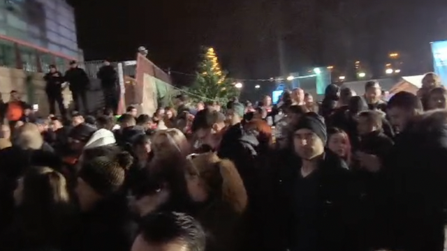 VIDEO Kaos u Zagrebu, stotine ljudi s kartama nisu pustili na vaterpolo?! 'Nitko nije došao'
