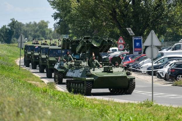 Zagreb: Izlazak vozila iz vojarne "1. gardijske brigade Tigrovi - Croatia"