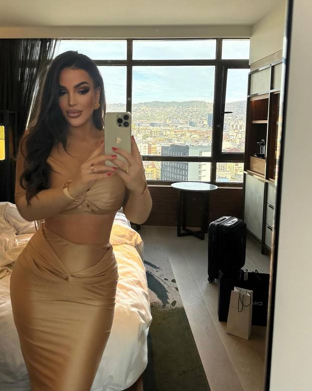 FOTO 'Mostarska Kardashianka' u haljini koja spaja Hrvatsku i BiH: 'Dvije nacije, jedna ljubav'