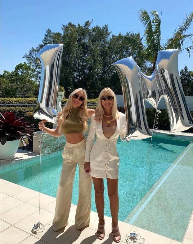 FOTO Zaludile internet! Majka i kći izgledaju identično, svi su uvjereni da su blizanke...