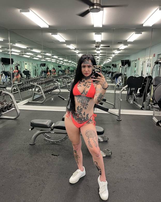 FOTO Cijela je tetovirana, ima i zmijski jezik: 'Vrijeđaju me da sam demon! Osjećam se lijepo'