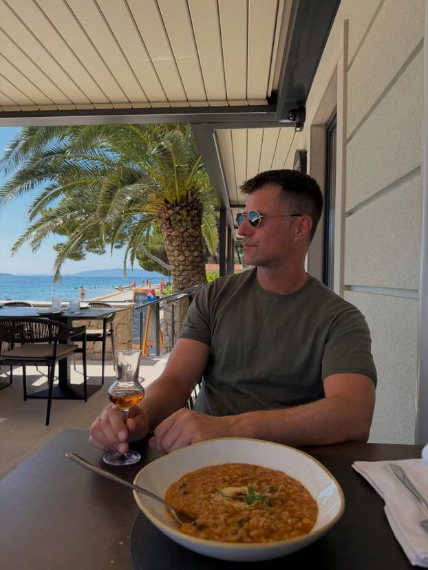 FOTO Arija Rizvić nije spremna odreći se kupaćeg: Uživa u posljednjim sunčanim danima