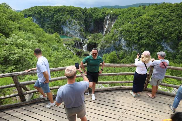 Turisti na Plitvicama