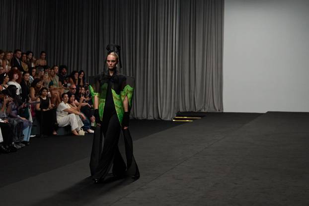 Divne kreacije: Pogledajte reviju Ksenije Vrbanić u Dubaiju