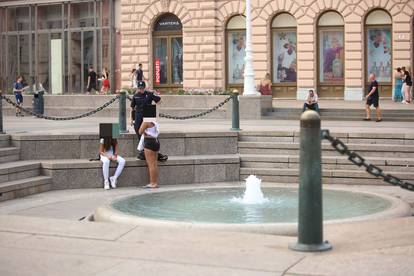 FOTO Mlada djevojka kupala se u Manduševcu, policajka ju je upozorila da to nije bazen...