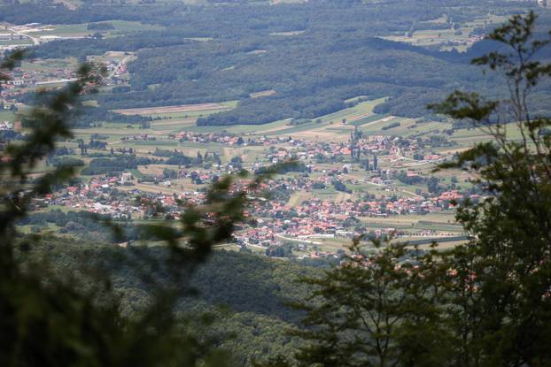 Zagreb: Panoramski pogled na Hrvatsko zagorje sa Sljemena