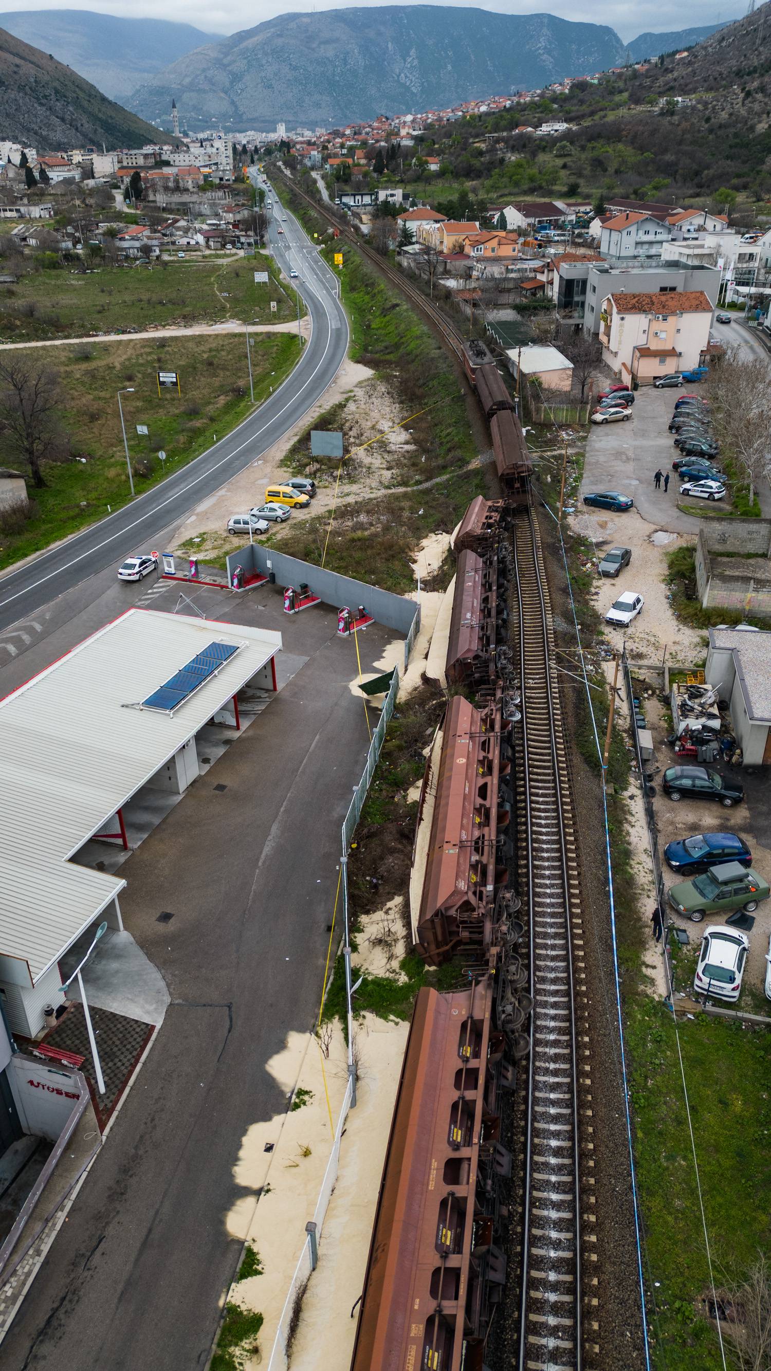 Mostar: Prevrnulo se pet vagona teretnog vlaka