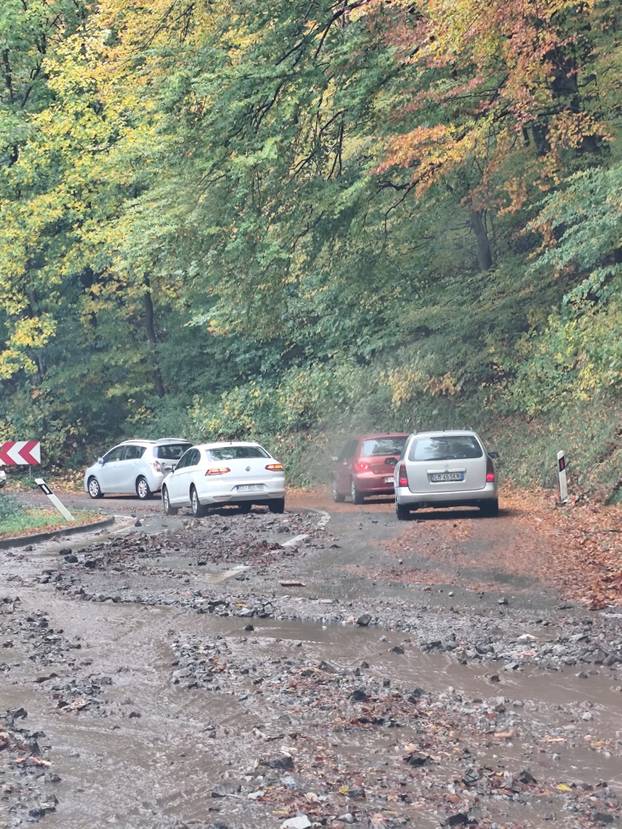 FOTO Jako nevrijeme poharalo Senj: 'Vjetar je sve nosio'
