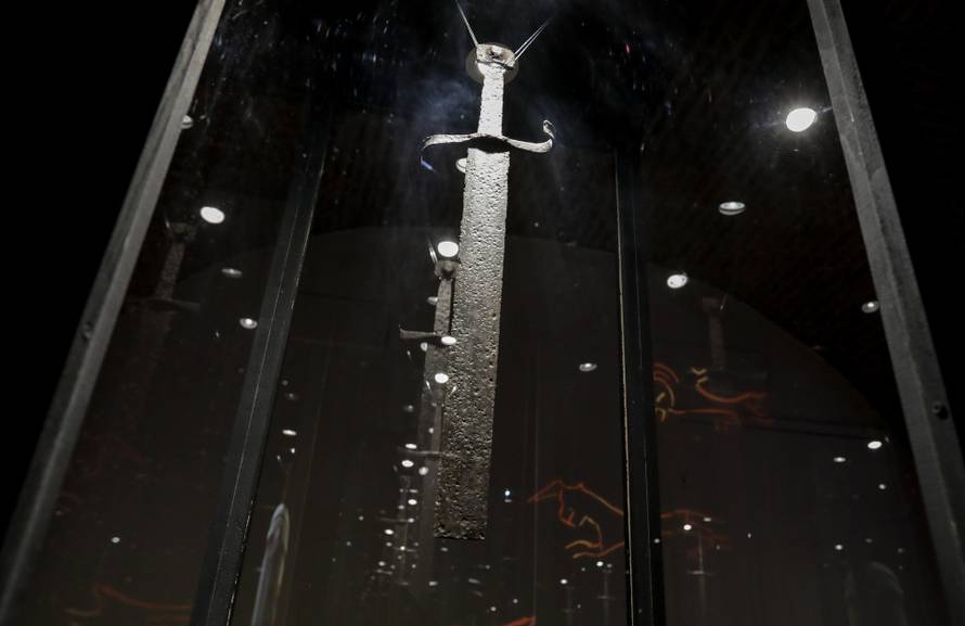 FOTO: Bili su simbol i oružje, rušili su carstva. Vrijedni mačevi na izložbi u Klovićevim dvorima