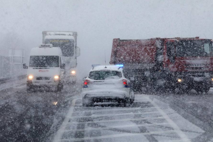 Gust snijeg i jak vjetar na riječkom području