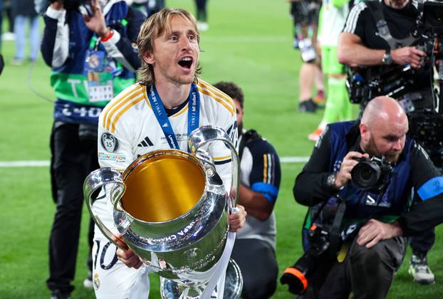Modrić najtrofejniji Realov igrač u povijesti, 6. put dignuo pokal Lige prvaka 