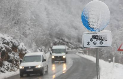 Otvorene sve autoceste i Krčki most, snijega još ima u Lici, žuti alarm upaljen za dio Hrvatske