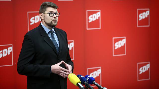 Zagreb: Predsjednik SDP-a, Peđa Grbin, obratio se medijima