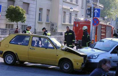 Split: Vatrogasci izvlačili vozača iz slupanog auta