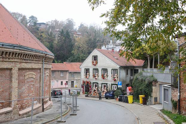 Zagreb: Kuća u Maloj ulici ukrašena za advent