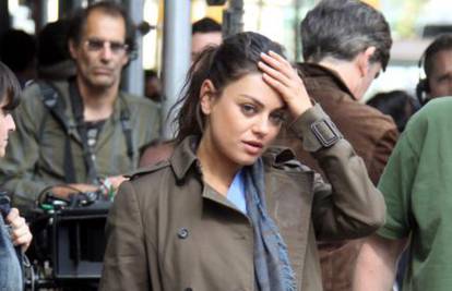 Vatrogasci su spašavali Milu Kunis: Glumica zapela u liftu