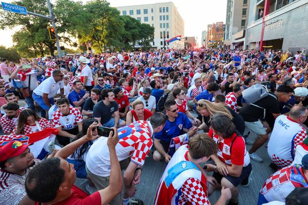 SP 2026 Dallas: Fenomenalan pogled sa 45. kata na veliku povorku hrvatskih navija&ccaron;a u Dallasu uo&ccaron;i utakmice Engleske i Hrvatske