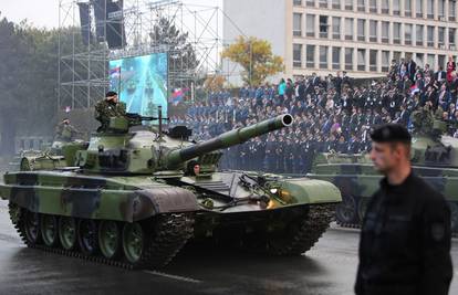Srbijanska vojska prodaje tenkove, haubice, pištolje... 