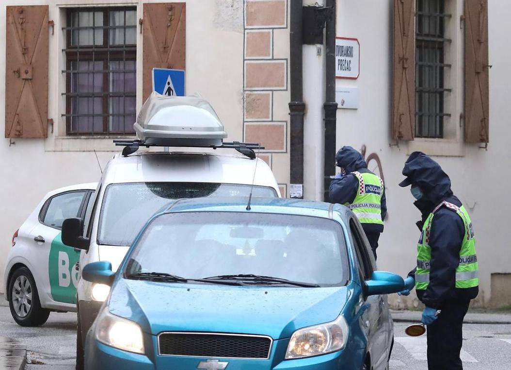 Zagreb: Policijska kontrola vozila pri ulasku na područje Markovog trgka