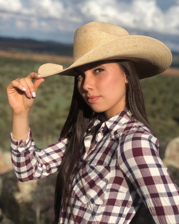 FOTO Nekad kraljica ljepote, a danas nogometna sutkinja. Selene oduzima dah na terenu