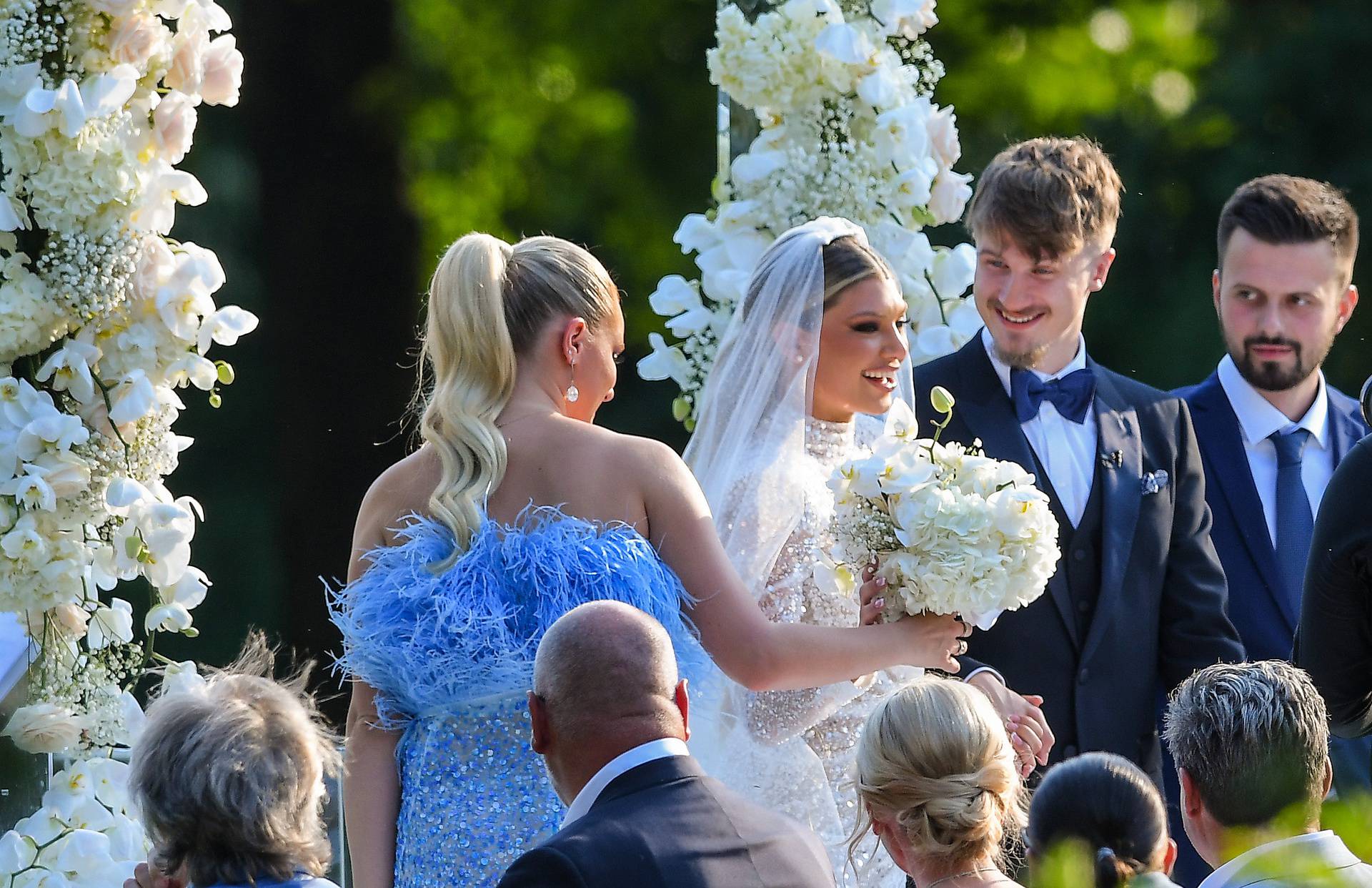 EKSKLUZIVNE FOTOGRAFIJE Varaždin: Vjenčanje Dine Dragije i Tina Jedvaja u dvorcu Leitner