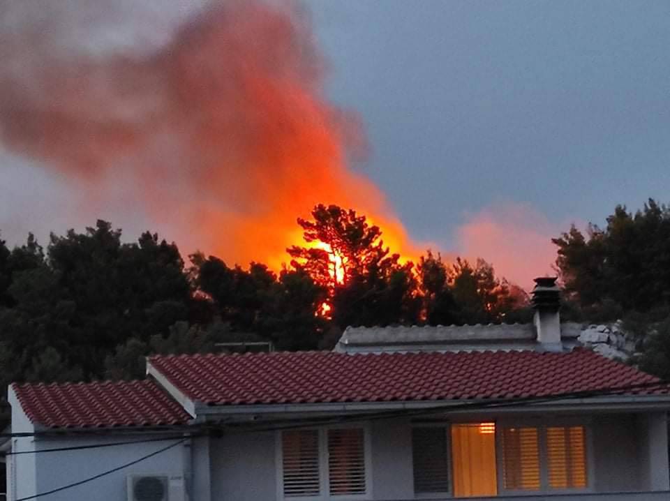 Dok su gasili požar, vatrogasci su pronašli  tijelo mladića