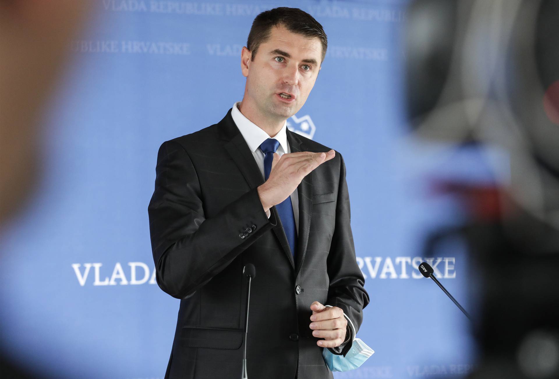 Zagreb: Nakon sjednice Vlade ministar Davor Filipović dao izjavu za medije