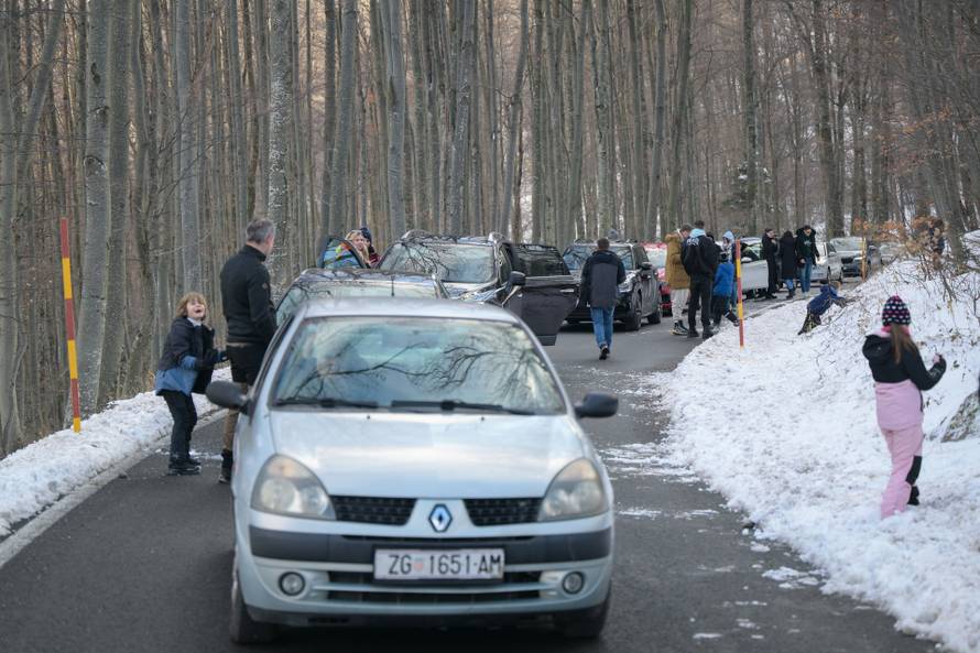 Zagreb: Zastoj na cesti prema vrhu Sljemena