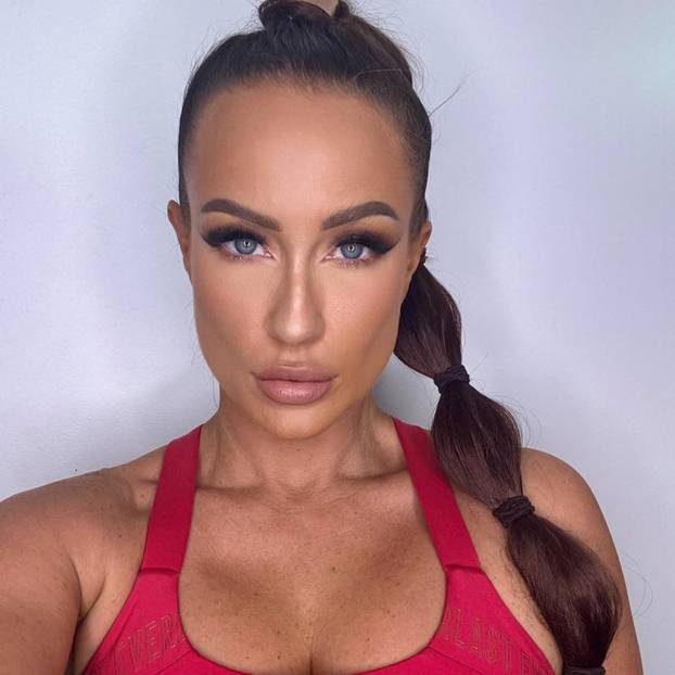 FOTO Danju je medicinska sestra, a noću striptizeta! Traži partnera, a ovo su kriteriji...