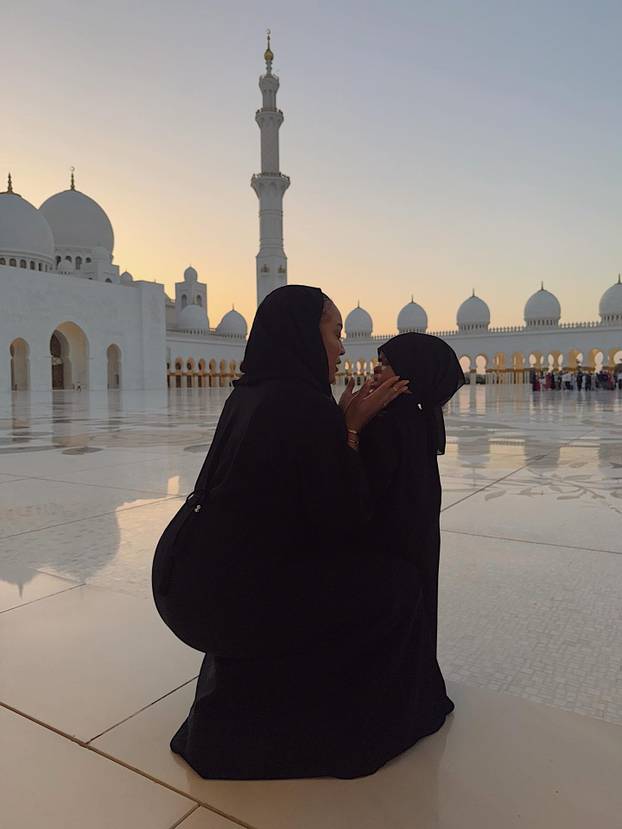 Zvijezda Galatasaraya kaže da mu izgled nije bitan. Pogledajte kako izgleda njegova djevojka