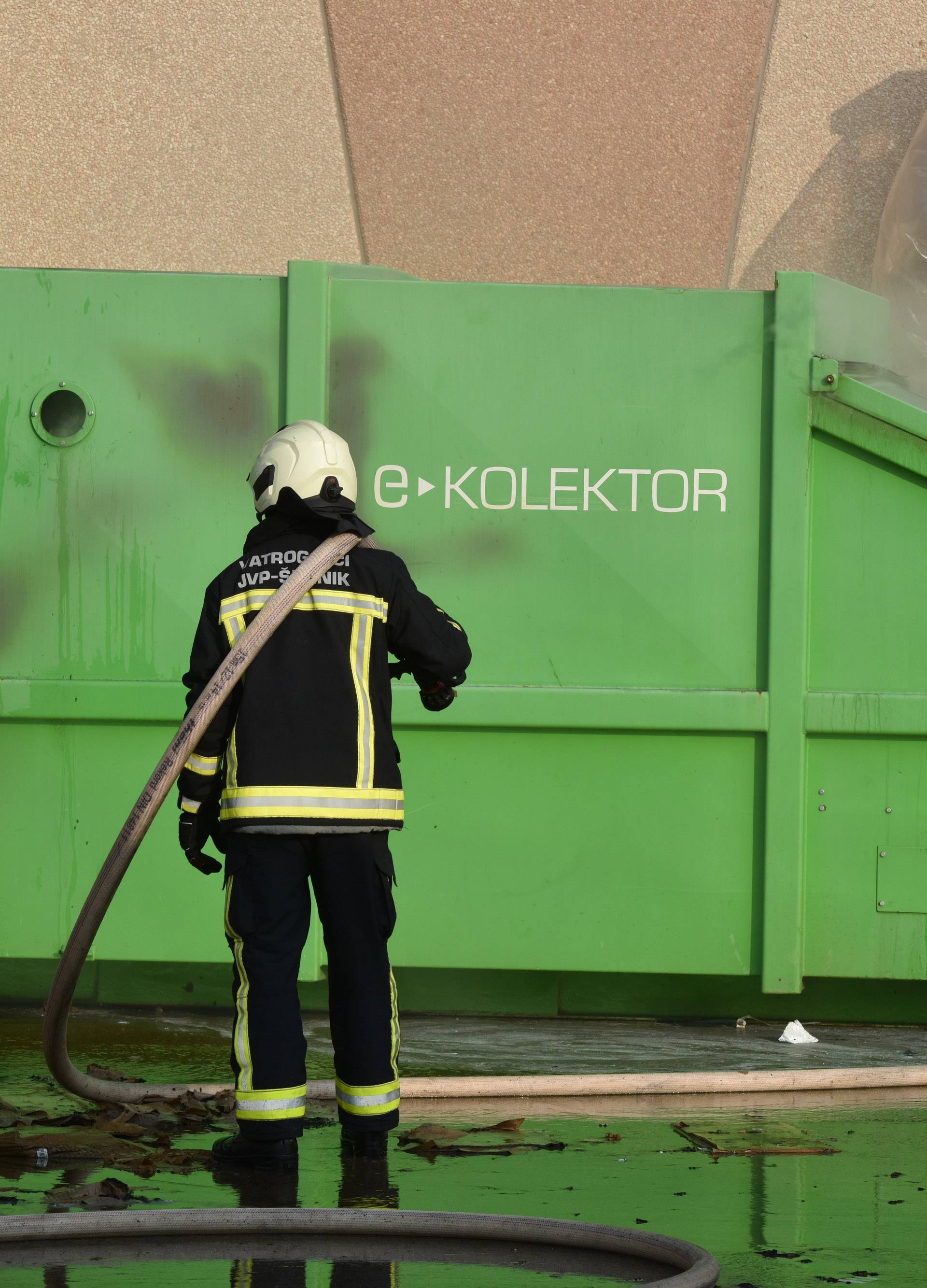 Planuo kontejner za reciklažu papira i kartona u Šibeniku