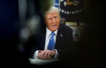 'Više nećemo biti Glupa zemlja': Trump brani svoje kontroverzne carine Kanadi, Meksiku i Kini
