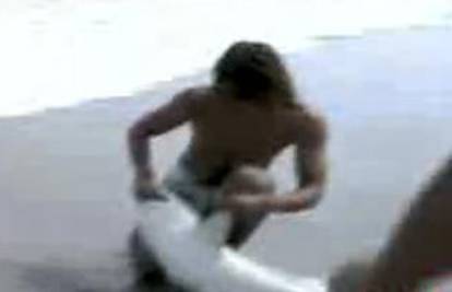 Australija: Morski pas ugrizao surfera za ruku