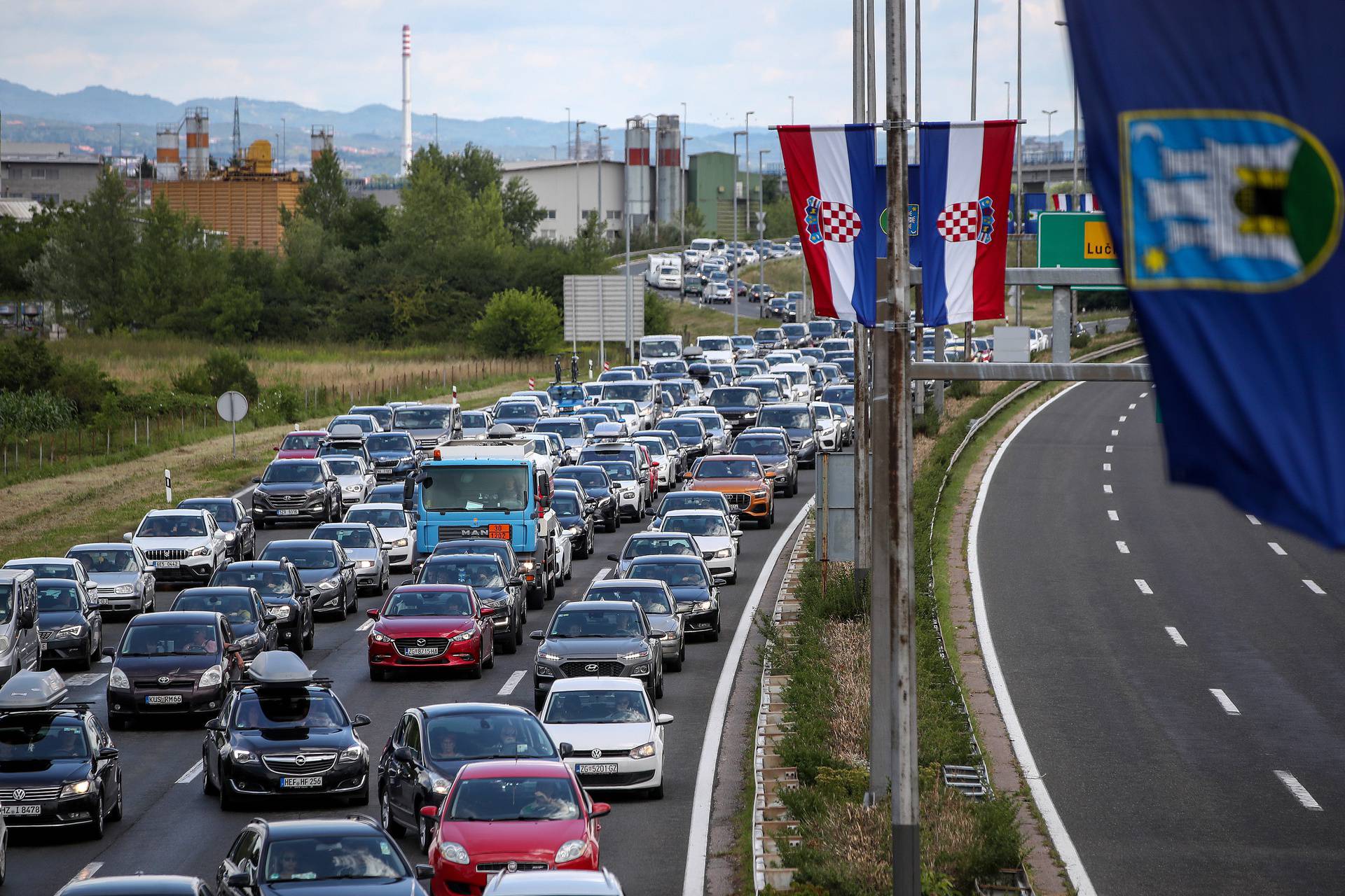 Udarni vikend donio velike gužve na autocesti i granicama: Na Lučkom kolona 5 kilometara