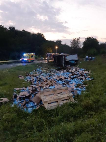 Tegljač pao na auto: Jedan je poginuo, dvoje teško ozlijeđeni