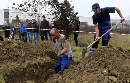 Laskava titula: Slovačka braća najbrži su kopači grobova u EU