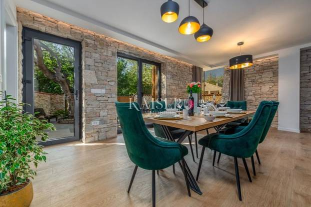 FOTO Ova vila sagrađena od kamena starog 120 godina, a cijena je prava sitnica