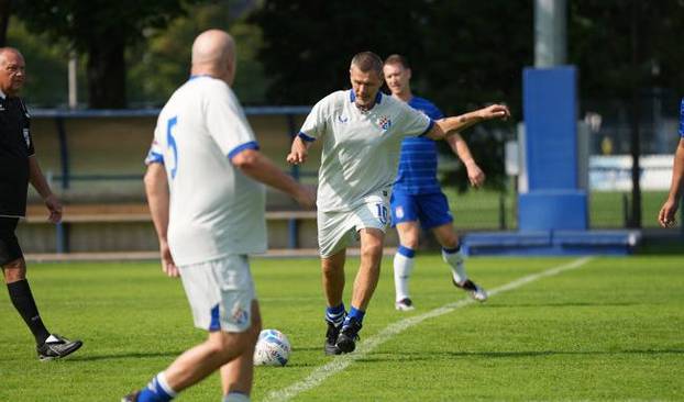 FOTO Legende Dinama ponovno u kopačkama: Boban, Zajec, Marić... zaigrali na izborni dan!