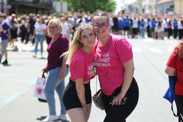 Osijek: Još jedna generacija je otplesala quadrillu u centru grada