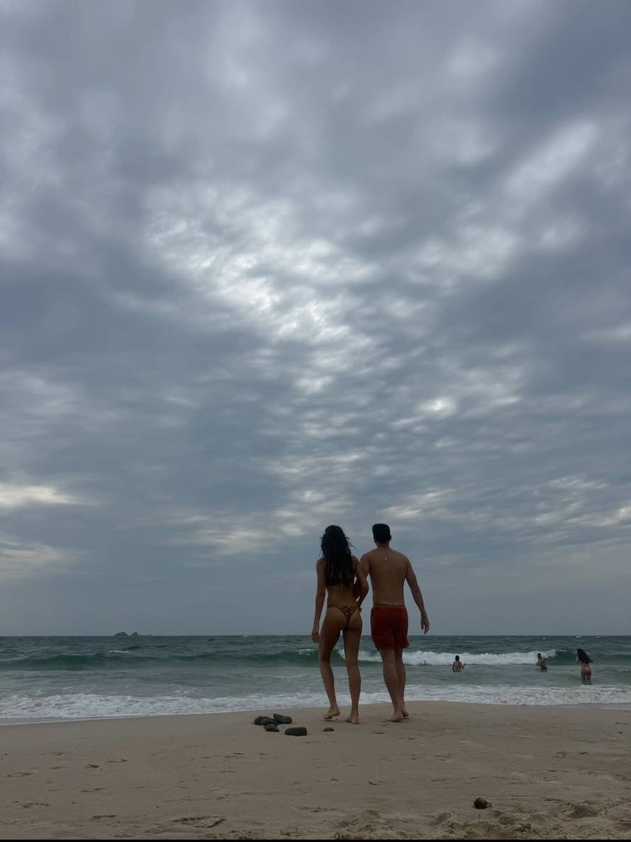 Svi su mislili da je to samo dio nastupa! 'Par se doista vjenčao na nastupu Bad Bunnyja, ludo!'