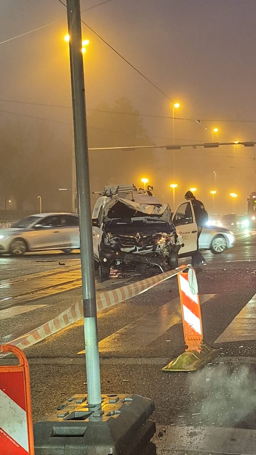 VIDEO Kaos na Savskoj: Sudar kod Vjesnika, preusmjerili su tramvaje. Niz nesreća u Zagrebu