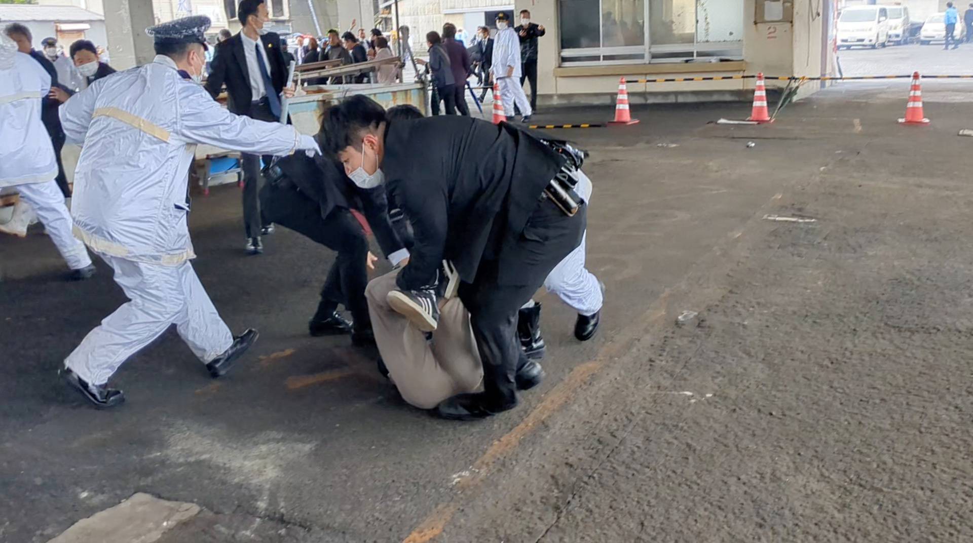 Explosion heard near Japanese PM Kishida's outdoor speech, in Saikazaki, Wakayama Prefecture