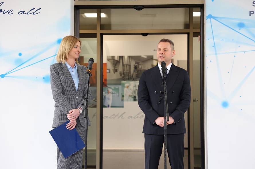 FOTO Predstavili su 'Tabletu 2': Pacijenti će jednom tabletom zamijeniti više raznih lijekova...