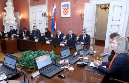 Vlada će na zatvorenoj sjednici odgovoriti EK o tužbi Slovenije