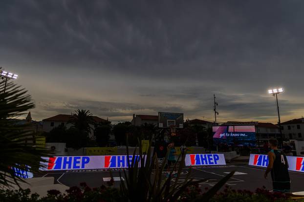 Novalja: Dolazak olujnog nevremena nad Novalju